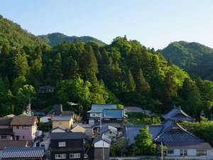 お部屋からの景色。温泉街や六甲の山々を望むことができます。