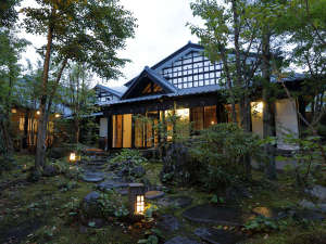 【熊本県湯布院の高級ホテル・高級旅館】草庵秋桜