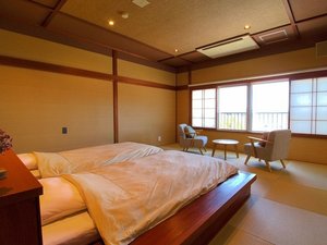 源泉かけ流し半露天風呂付客室「つむぎの間」