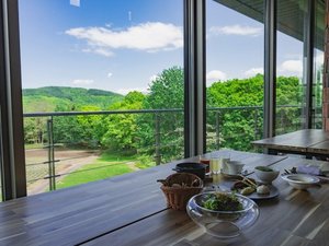 雄大な自然に育まれた野菜、澄んだ空気の中で育つ食材。