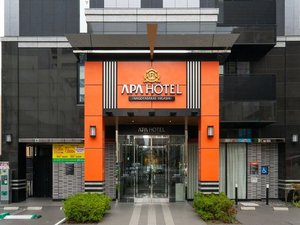 エントランスの印象的なオレンジ色の枠は鳥居をモチーフに、日本らしいおもてなしの心を表現しています。