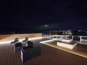 屋上ラウンジ夜