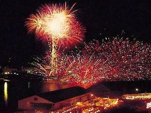潮まつりの花火大会はホテルのすぐ前が会場です