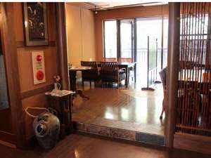 �y�H���X�y�[�X�z�����߂��̂P�K�X�y�[�X�ɂ������܂��B