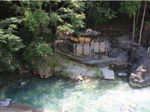 ���ق���̒��߁B�ڂ̑O�ɂ͎l���삪�����