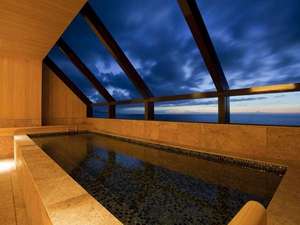 最上階にある展望浴室「霑(てん)」では三熊山の麓を源泉に持つ名湯洲本温泉をお楽しみ頂けます