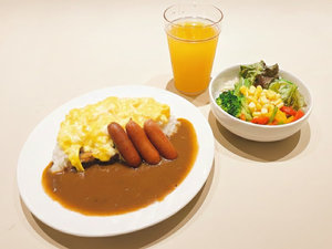 ■朝食イチオシ、朝食カレー!トッピングでスクランブルエッグやソーセージ、揚げ物を添えると美味です♪