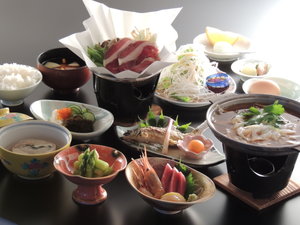 ご夕食一例 郷土料理をお楽しみください