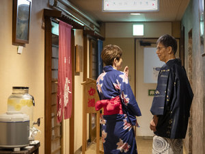 *【過ごし方】エレベーターを降りてすぐの1階に大浴場がございます