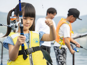 *【敷地内アクティビティ】専用桟橋で釣り体験