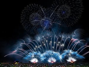 【やつしろ全国花火競技会】約14000発の花火が2時間にわたり打ち上げられます。写真提供:熊本県観光連盟