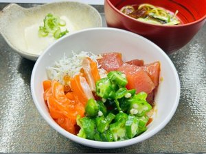 ◆【朝食】海鮮丼・手作り豆腐・茶そば