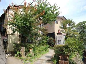 * 創業約230年の当館。御岳山は、東京のトレッキング、ハイキングスポットです。