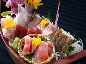 新鮮な刺身は小船盛りで!