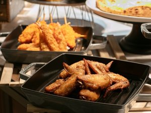 【朝食イメージ】手羽先の唐揚げや味噌串カツなど名古屋の味覚もご用意