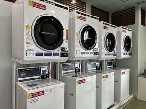 洗剤自動投入の洗濯機4台、乾燥機も4台ございます。