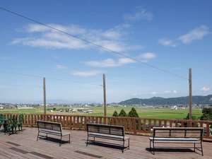 道の駅うきは(ホテルから徒歩3分):テラスで筑紫平野を眺めながらソフトクリームも楽しめます