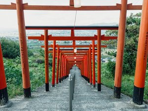 浮羽稲荷神社(ホテルから車で10分):91連の鳥居、高台にある本殿から眺める筑紫平野は絶景です