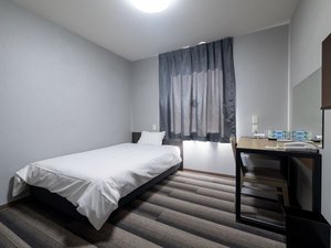 【シングル】シングル・セミダブルのお部屋です。セミダブルベッドが1台あり、全室ユニットバスです。