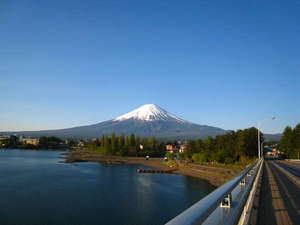 河口湖大橋、宿から徒歩5分