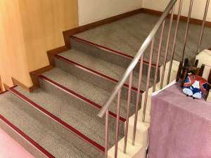 【階段・客室は2階】エレベーターは無いです。階段(15段)での昇降をご承知ください
