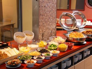 朝食ビュッフェ|ごはんに合う和惣菜をはじめ、サラダやヨーグルトなど、和洋さまざまなメニューをご用意