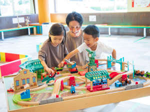 東条湖おもちゃ王国は、おもちゃのお部屋があるので雨でも安心♪小さなお子様も楽しめる室内パビリオン。