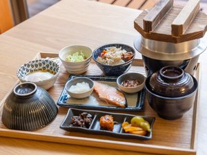 朝食に和食・洋食をご用意しております。(料理一例)