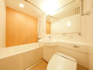 【リニューアル部屋】浴室は明るく清潔感のあるデザインを採用、落ち着いた雰囲気でリラックスできる空間に