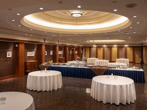 【2F 宴会場】会議・パーティー会場として様々な用途に対応する2つの宴会場をご用意しております。