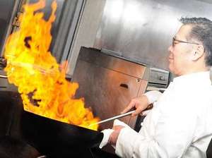 �`���C�j�[�Y�I�[�x���W���哤�ѓX�̎{�ݎʐ^1