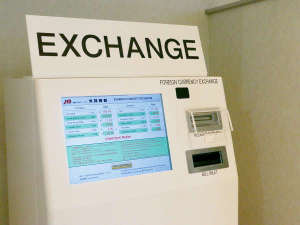 【外貨両替機】各通貨（12通貨対応）から日本円へ両替いただける両替機をフロント横にご用意