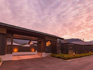 かけ流し露天風呂付き客室【立山別邸 四季彩】設えの異なる4タイプの客室は大人の贅沢な時間を演出―