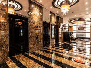 �t�����g�E���r�[