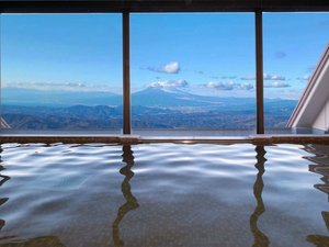 【大浴場】ホテル自慢の富士山を眺められる展望大浴場!標高900mから眺める富士山は大迫力!