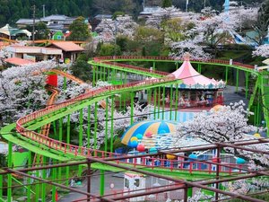 【当館から車で約15分】温泉やアトラクション、動物とのふれあいも楽しめる遊園地「別府ラクテンチ」