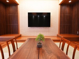 ・【天:客室】ゆったりとしたテーブルを配置。ご家族やグループで団らんの時間をお楽しみください