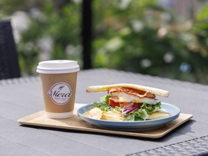 軽朝食無料サービス メニュー一例(BLTサンド)