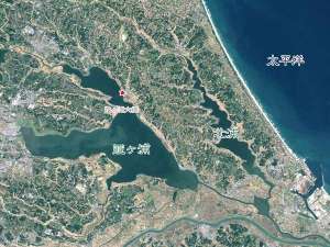 ���h���{�݂́A�����Y�̌ΔȂɂ������܂��B