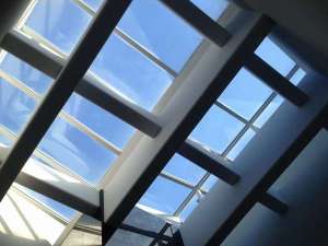 �ٓ��G���x�[�^�[�z�[���̓V����������R�̌���������܂��B