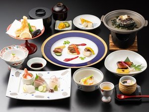 2025�~�E���B���