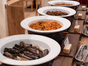 食べ残しゼロを目指して、追加の補充は少しずつ丁寧にご提供しております