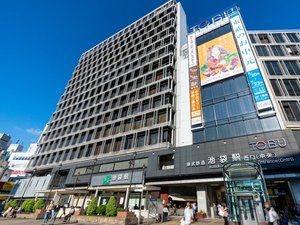 【当館から徒歩で5分】食料品からファッションまで、何でも揃う大型デパート「池袋本店」