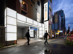 JR山手線「御徒町」駅から徒歩2分!エントランスはこちらです