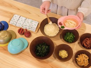 朝食:お好みの薬味で、オリジナルのUDONをお召し上がりください!