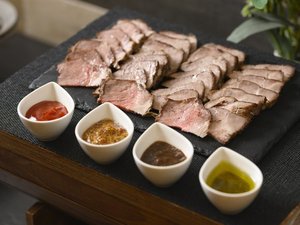 「自家製ローストポーク」4種のソースからお好みで