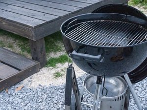 BBQ が楽しめるウッドデッキ