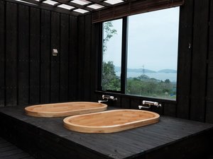 海が見える露天風呂とサウナ用水風呂