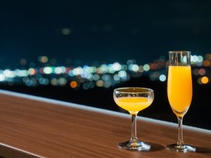 ディナーは、景色を堪能するプレリュードサロンでのアペロタイムから始まります。