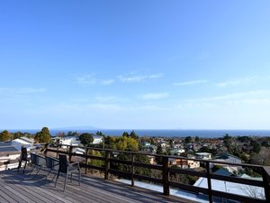 空と海を一望。開放感あふれる屋上テラス